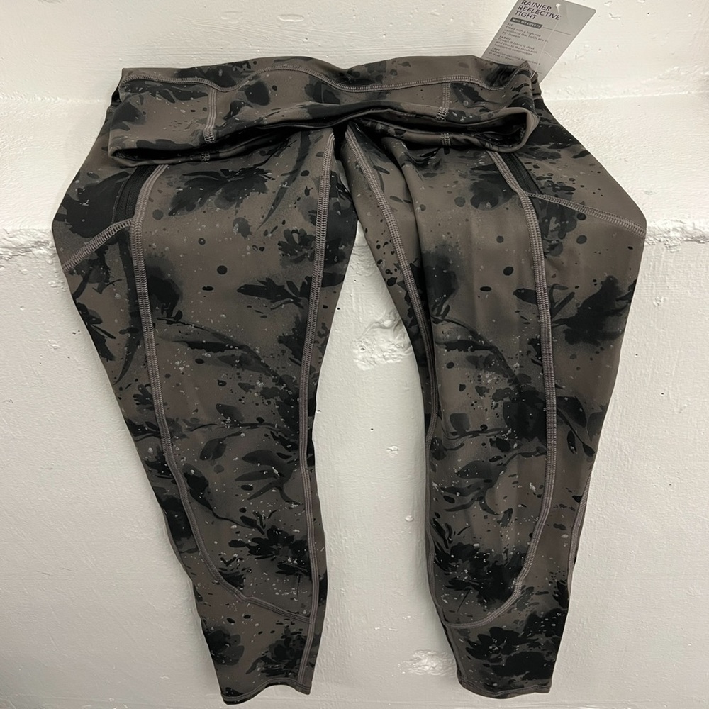 Athleta Rainer reflective tights NEVER WORN